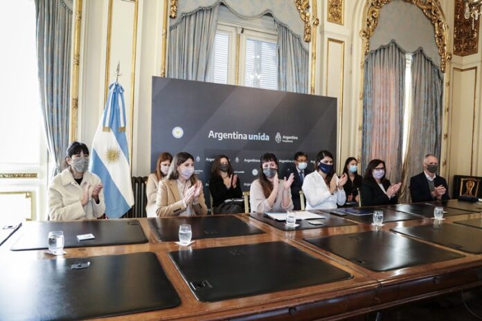 PÁGINA 9 BECAS TICS MUJERES