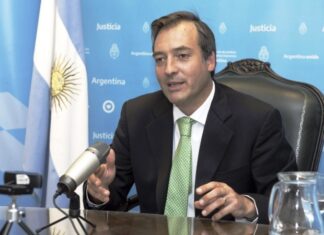 “Dejaron los dedos pegados”