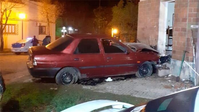 Pagina 6 5 de julio 2021 Vehículo se incrustó contra una casa