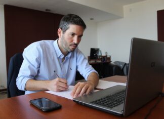 “Los docentes están yendo a trabajar y eso es valioso”