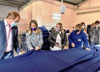 Sigue la venta de frazadas hechas por cooperativas