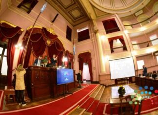 Media sanción a la ley de Teatro Independiente