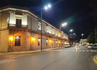Cambiaron la iluminación en el microcentro y en el interior de plaza Ramírez