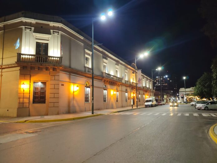 Recambio luminarias plaza Ramírez (5)