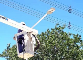 Colocan nueva iluminación en distintos barrios de la ciudad