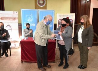 Las escuelas recibieron el libro que recopila a los cantautores uruguayenses