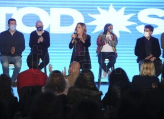 Funcionarios y referentes del FdT reafirmaron el compromiso de escuchar el mensaje de la ciudadanía