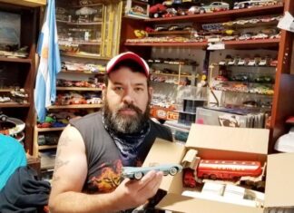 Un coleccionista de miniaturas que restaura sueños grandes