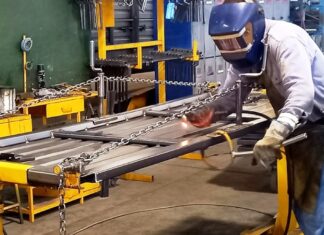 El Gobierno pondera el vínculo con los industriales
