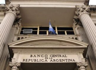 El blue subió a 182 pesos y el BCRA frenó la venta