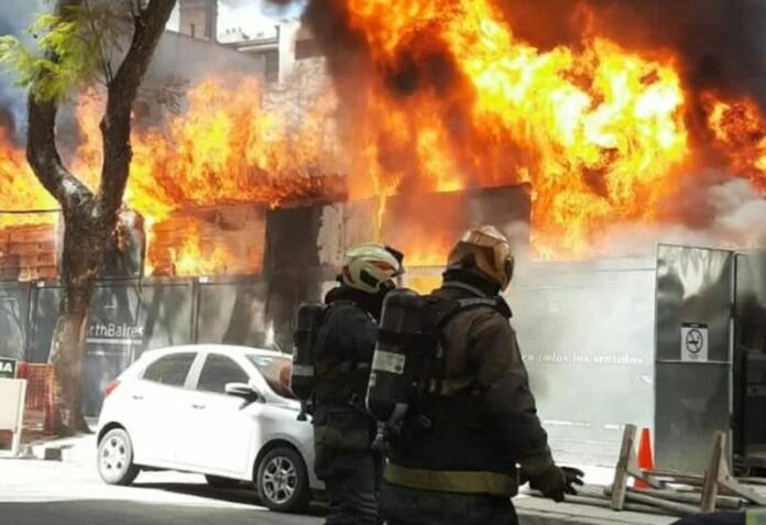 Pagina 6 15 de septiembre 2021 Se incendió edificio en construcción