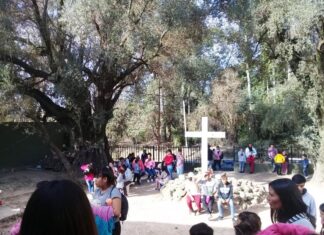 Ana Garín y la comunidad del Cristo de los Olivos