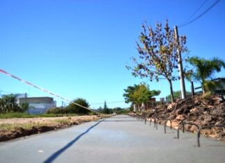 Continúa la construcción de cordones cuneta