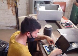 Reciclan residuos electrónicos en un centro educativo