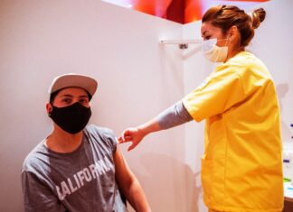 Comienza la vacunación para adolescentes sin factores de riesgo