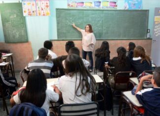 Titularizan 60 mil horas cátedra