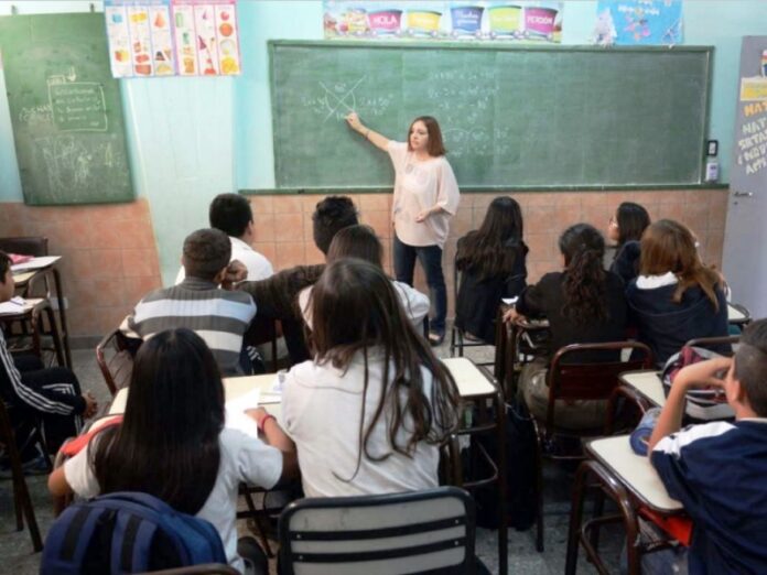 PÁGINA 8 TITULARIZAN HORAS CÁTEDRAS