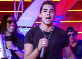 Cantante reducido en estudio de televisión