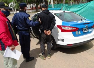 Detenido con dos columnas de hierro