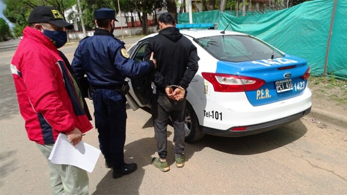 p6 - Detenido con dos columnas de hierro