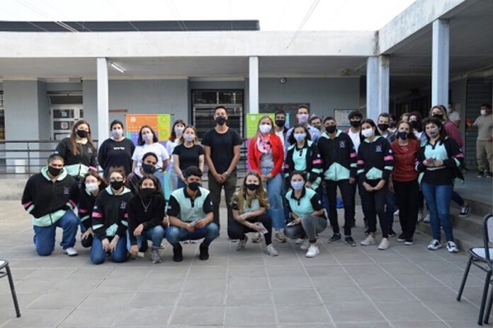 p8 . Finalizó el mes de las juventudes