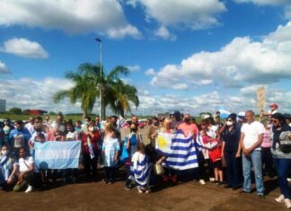 Vecinos se concentraron pidiendo la reapertura de la frontera