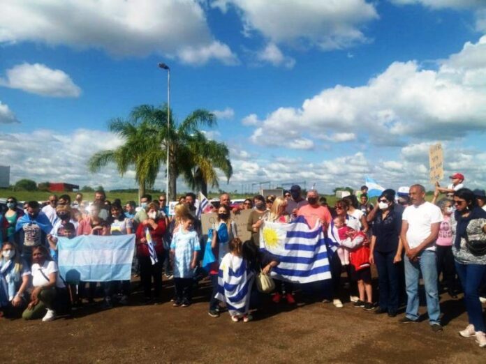 p8 - Se concentraron pidiendo la reapertura de la frontera