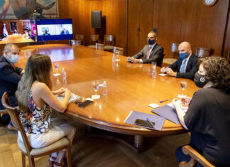 Vizzotti, Urribarri y embajadores celebraron la eliminación de restricciones para viajes