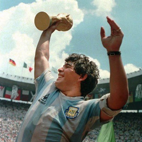 DEPORTES P 11 MARADONA