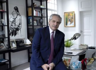Fernández apuntó contra las compañías alimentarias