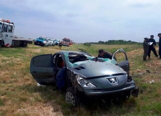Auto destrozado tras violento incidente vial