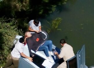 Rescataron a una adulta mayor tras volcar en ruta 14