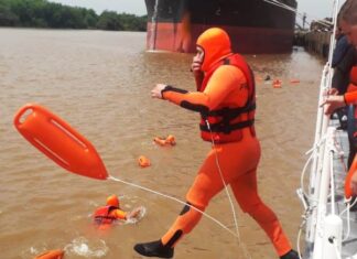 Capacitan a personal de Prefectura en rescates