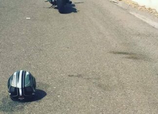 No quiso ponerse el casco, intentó fugarse, se lo arrojó a la Policía y le retuvieron la moto