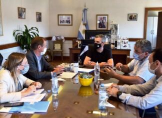 Firman convenios para la economía social