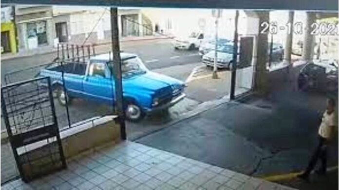 p6 - Denunciaron al conductor que escapó con su camioneta