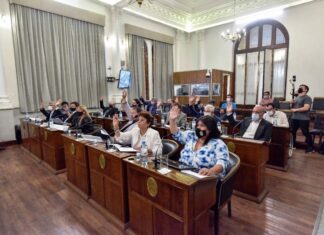 Media sanción para enseñar el Lenguaje de Señas en la Policía