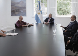 El Presidente anunció un bono de 20 mil pesos para más de 350 mil trabajadores estatales