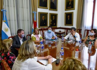 Se formalizó una propuesta de aumento a docentes