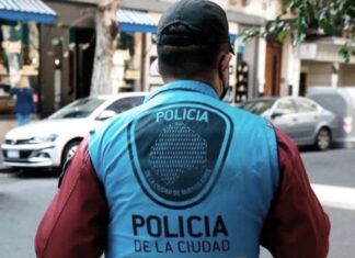 Investigan los vínculos de un agente