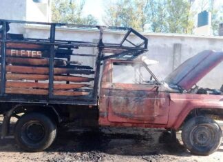 Ardió una camioneta en el barrio 55 Viviendas