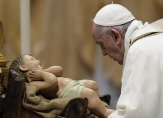 «Los pobres son los que más se parecen a Jesús», dijo el Papa en la misa navideña