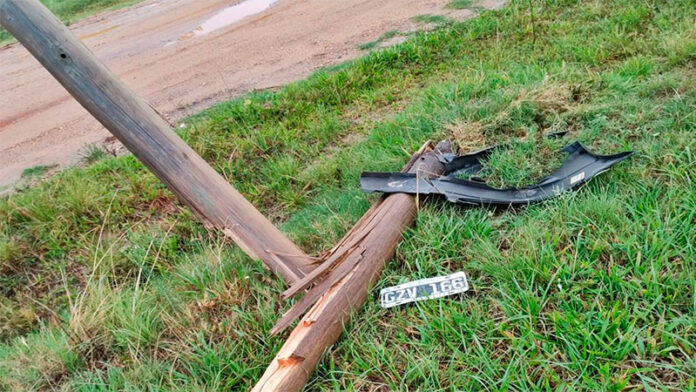 Pagina 6 24 de enero 2022 Chocó un poste y huyó del lugar