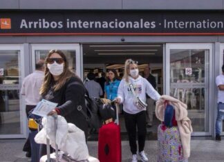 Desde el lunes rige un nuevo impuesto para pasajes aéreos