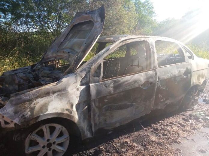 Pagina 7 16 de febereo 2022 Un auto fue consumido por voraz incendio