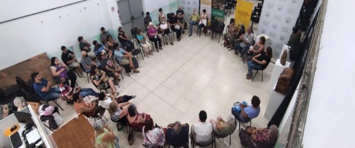 p8 - Realizan una reunión con artesanos