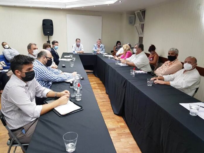 p8 - Se reunió la Comisión Directiva de AMET