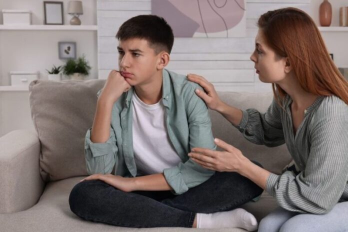 los adolescentes no escuchan a su madre
