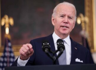 Biden culpa a Putin por el precio de la nafta