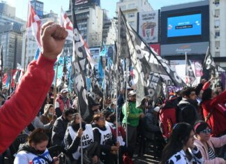 Piqueteros de izquierda marchan a Plaza de Mayo: Piden un bono de 20 mil pesos